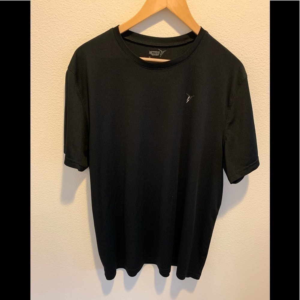 Old Navy Black “Active” T. Size XL.​​​​​​​​​​​​​​​​​​​